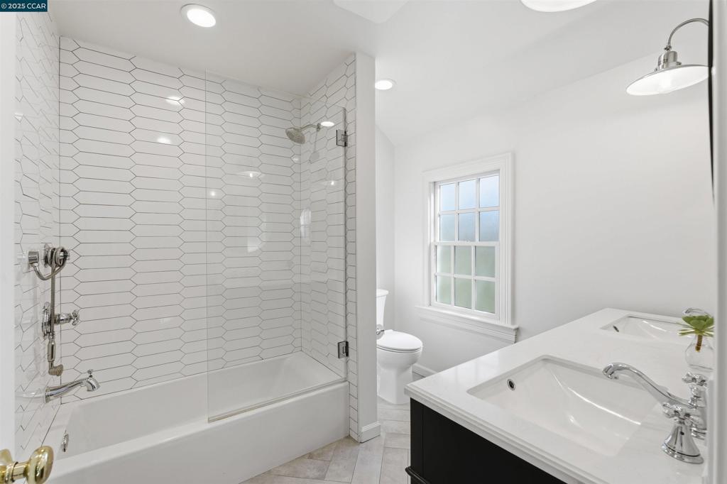 ORINDA C.C. - Residential