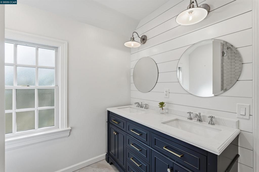 ORINDA C.C. - Residential