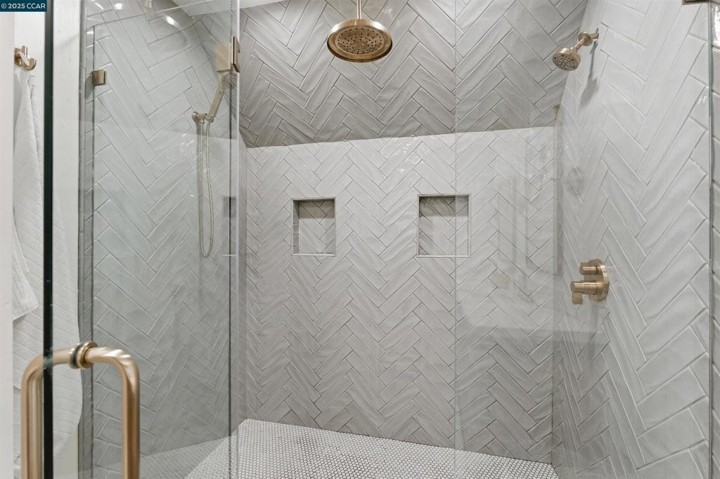 ORINDA C.C. - Residential