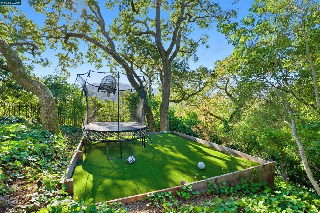 ORINDA C.C. - Residential