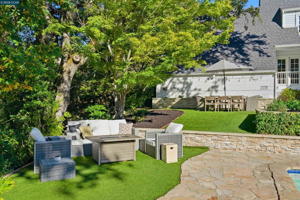 ORINDA C.C. - Residential