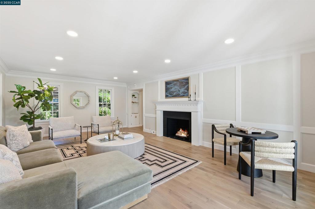 ORINDA C.C. - Residential