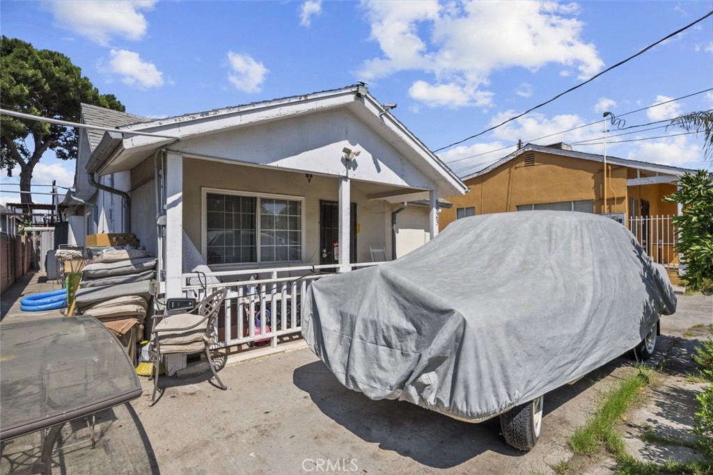 Incredible investment opportunity with a spacious duplex property offering 3 total units on a huge lot of over 16000 square feet and approximately 3700 square feet of living area. The property includes community parking with 8 spaces, providing convenience for all tenants.
The unit mix consists of a 3 bedroom 2 bathroom residence, a 2 bedroom 1 bathroom unit, and a 1 bedroom 1 bathroom unit, along with a permitted recreation room for added value and flexibility. This property combines strong rental potential with ample space, making it an excellent choice for investors looking for income producing real estate.
