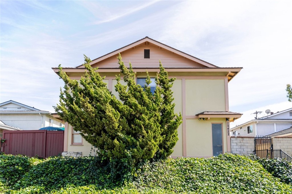 12422 Clearglen Avenue