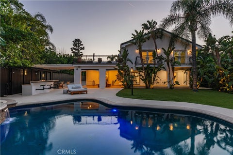 Photo of 5242 Topeka Drive, Tarzana, CA 91356 (MLS # SR26091436)