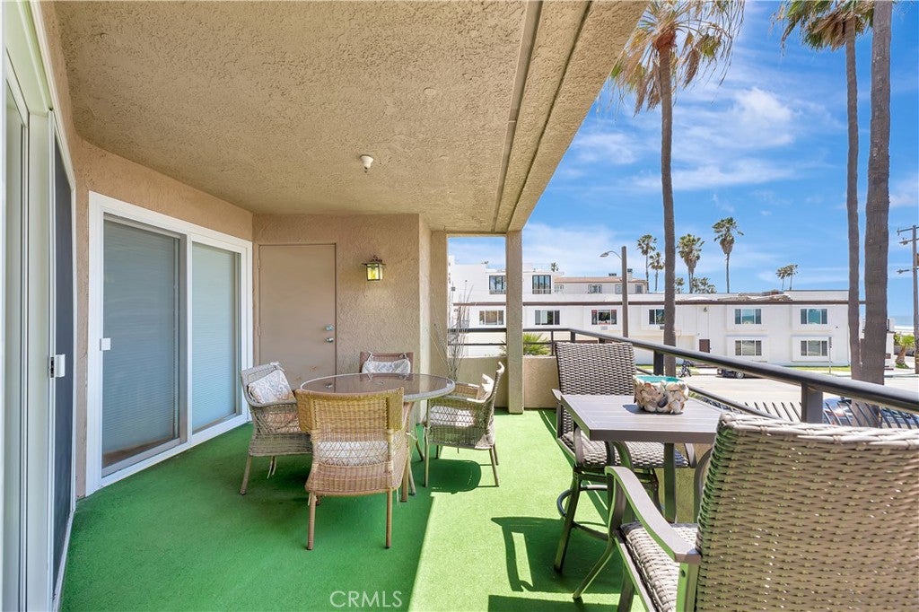 1200 Pacific Coast Highway 209