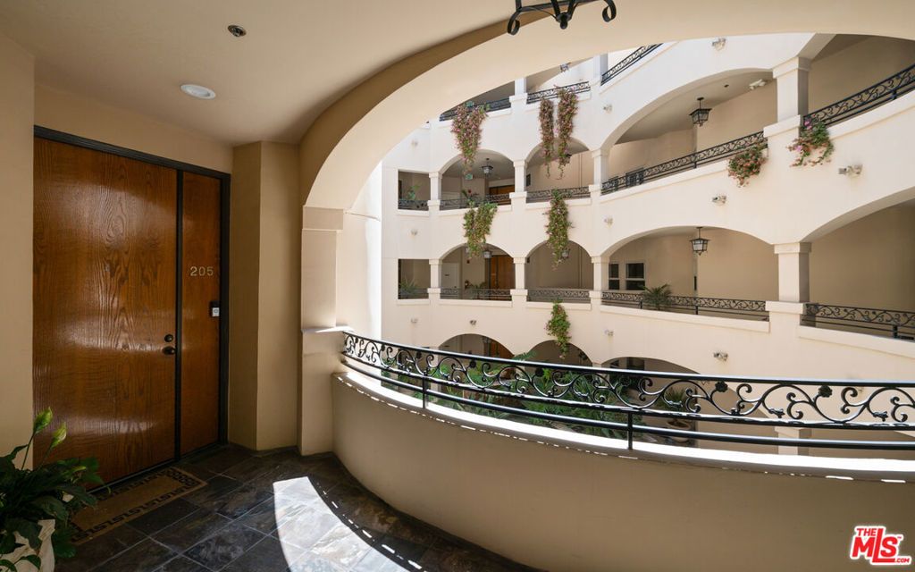 Photo of 10364 Almayo Avenue #205, Los Angeles, CA 90064 (MLS # 25609765)