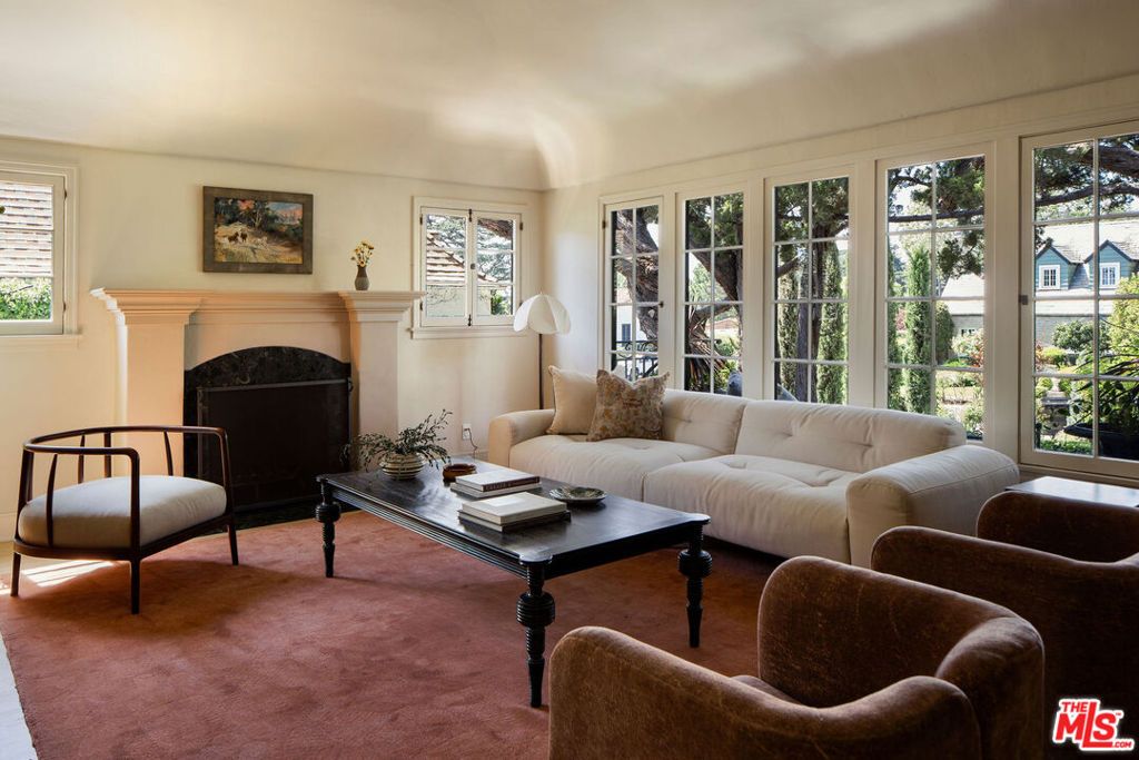 Photo of 2420 Catherine Road, Altadena, CA 91001 (MLS # 26682047)