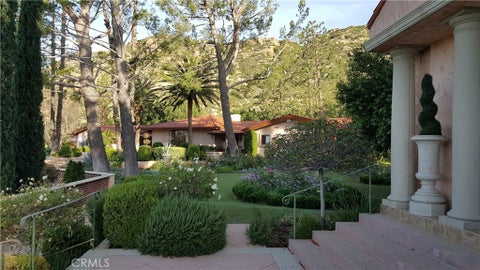 Photo of 22637 La Quilla DR, Chatsworth, CA 91311 (MLS # SR26234407)