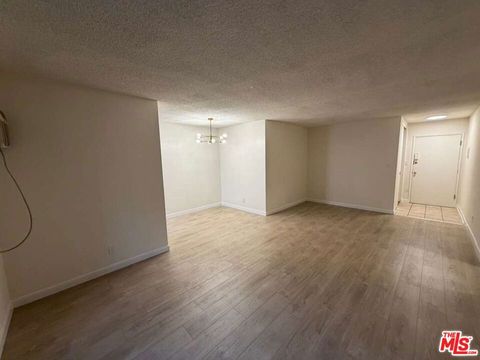 Photo of 848 S Holt Street #203, Los Angeles, CA 90035 (MLS # 26707043)