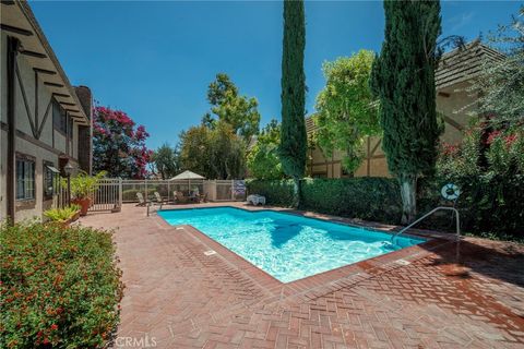 Tiny photo for 24420 Victory BLVD, West Hills, CA 91367 (MLS # SR26147002)