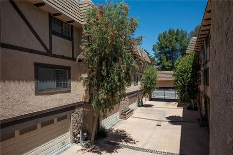 Tiny photo for 24420 Victory BLVD, West Hills, CA 91367 (MLS # SR26147002)