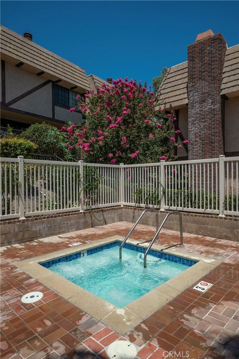 Tiny photo for 24420 Victory BLVD, West Hills, CA 91367 (MLS # SR26147002)
