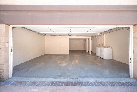 Tiny photo for 24420 Victory BLVD, West Hills, CA 91367 (MLS # SR26147002)