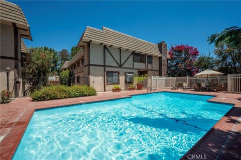 Tiny photo for 24420 Victory BLVD, West Hills, CA 91367 (MLS # SR26147002)