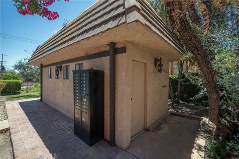 Tiny photo for 24420 Victory BLVD, West Hills, CA 91367 (MLS # SR26147002)