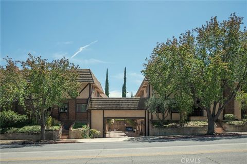 Photo of 24420 Victory BLVD, West Hills, CA 91367 (MLS # SR26147002)