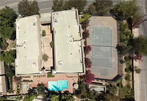 Tiny photo for 24420 Victory BLVD, West Hills, CA 91367 (MLS # SR26147002)