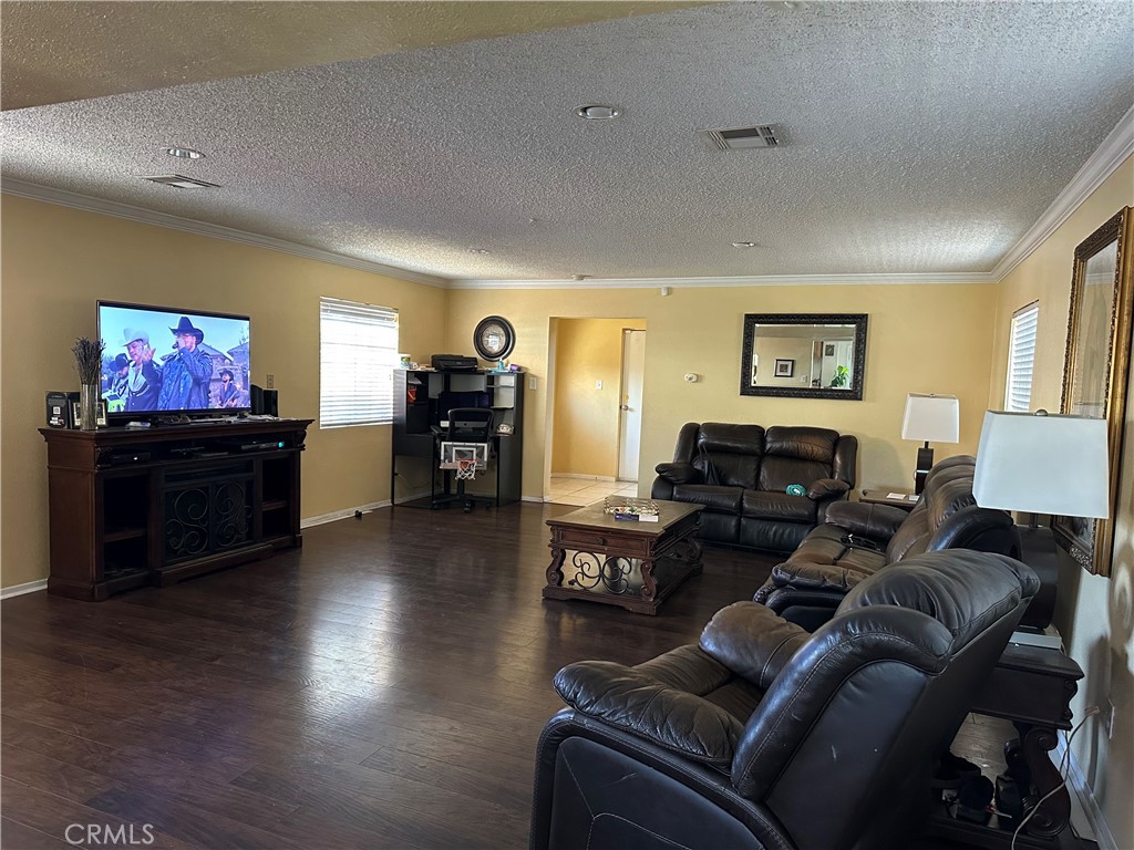 1801 W Cameron