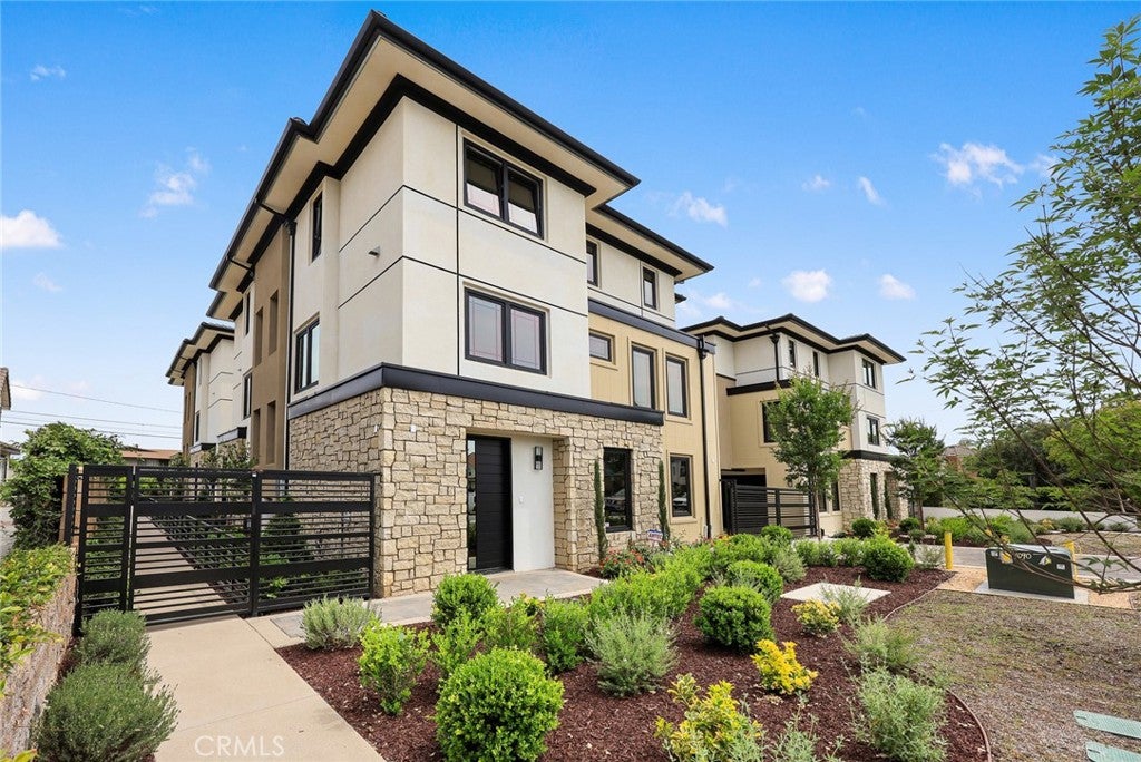 828 Sunset Boulevard A