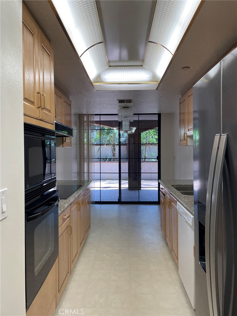 Properties 4 200 N Swall Drive L252
