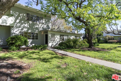 Photo of 5165 Village Grn, Los Angeles, CA 90016 (MLS # 26995623)