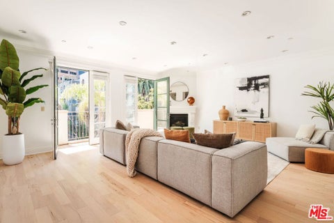 Photo of 11749 Goshen Avenue #202, Los Angeles, CA 90049 (MLS # 26903801)