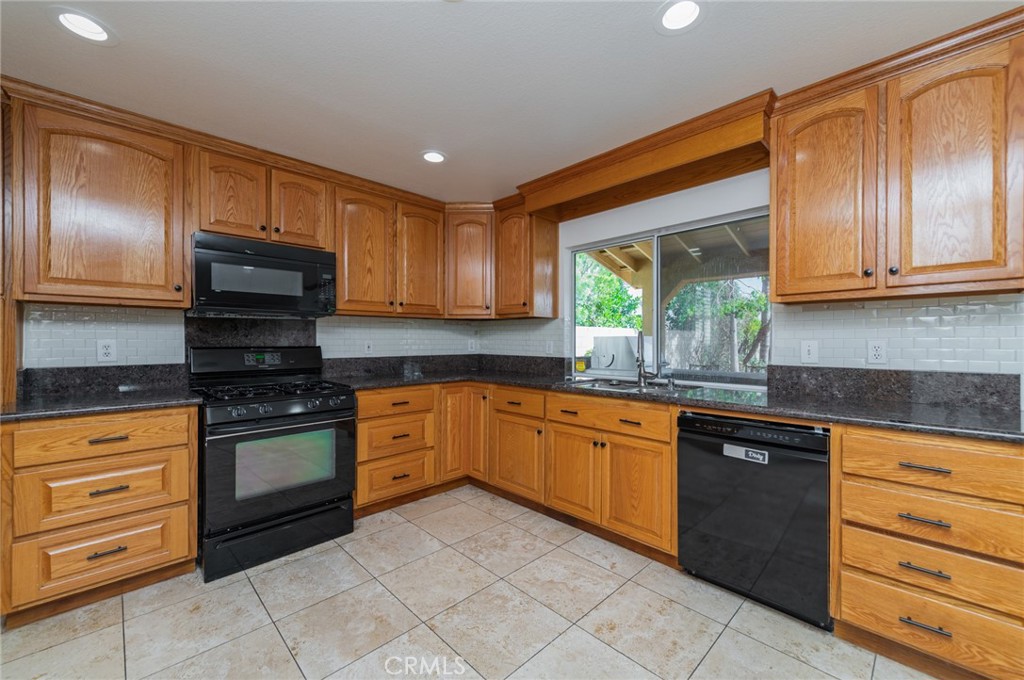 Unkown - Residential Lease