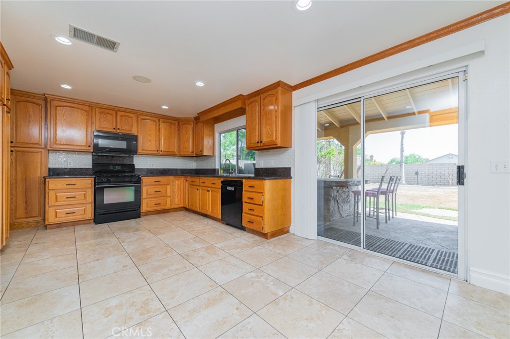 Unkown - Residential Lease