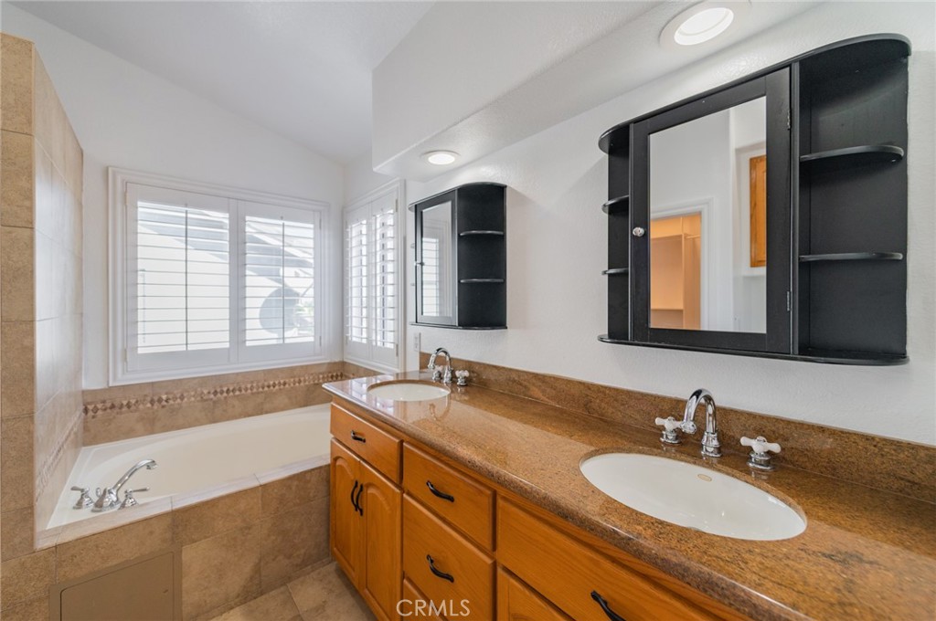 Unkown - Residential Lease