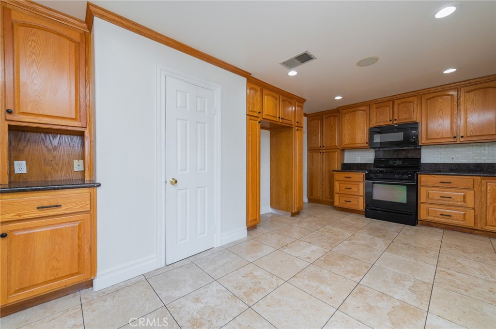 Unkown - Residential Lease