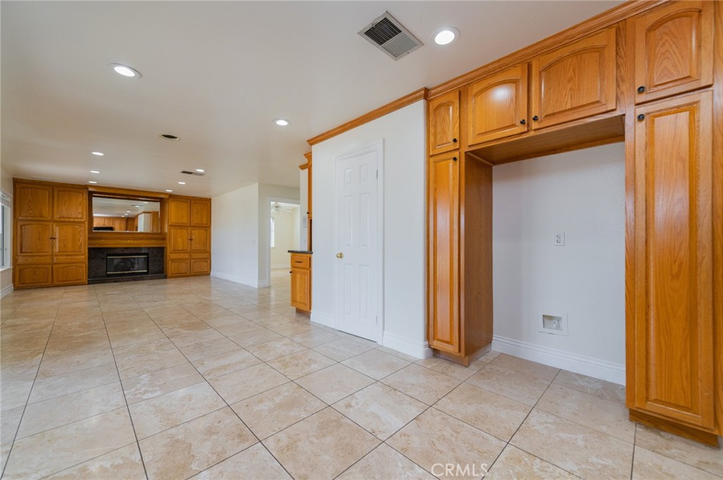 Unkown - Residential Lease
