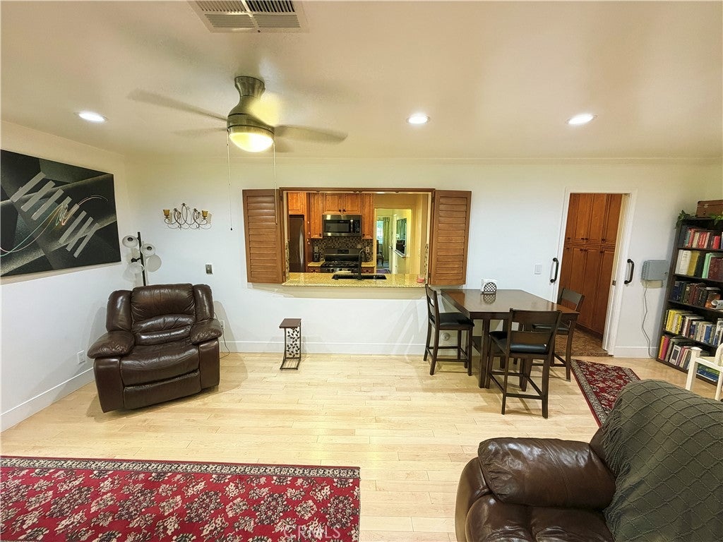 1709 W 111th