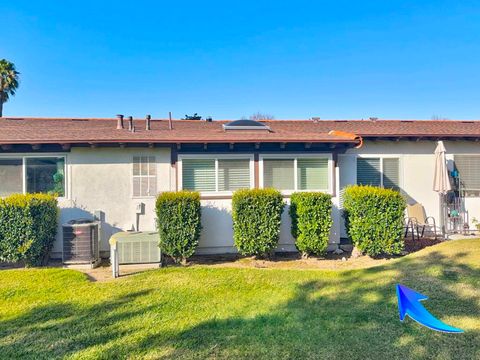 Tiny photo for 16566 Caminito Vecinos #25, San Diego, CA 92128 (MLS # 260005388SD)