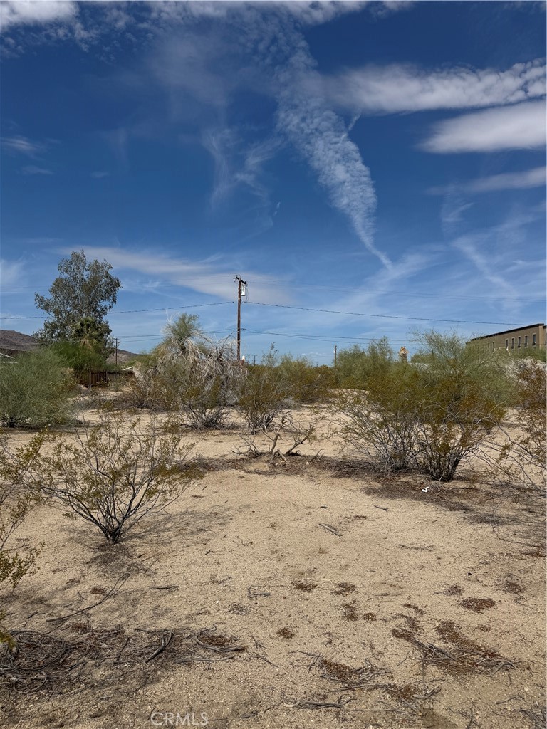 Reach out and touch Joshua Tree National Monument! Such a bargain price opportunity for a nice residential lot on paved road and water at street. Just south of Highway 62. Go climbing, city park nearby, grocery stores and restaurants are very close.