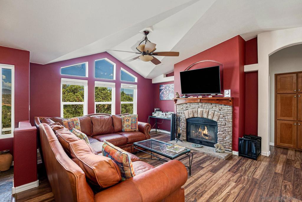 4826 Hidden Glen Dr