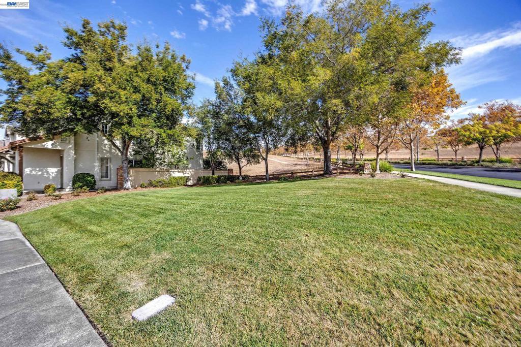 5783 Shadow Hill Dr