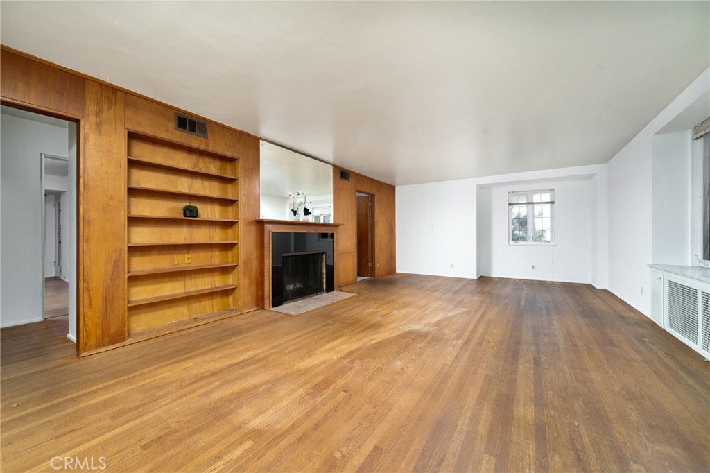 644 W 10th Street