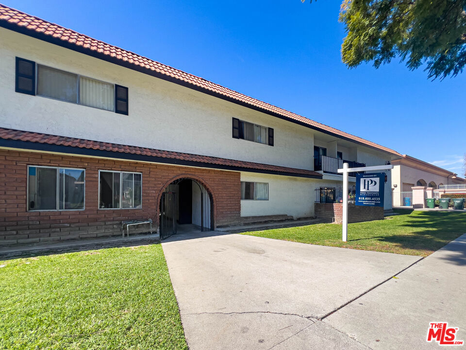 Welcome to this spacious 2BR unit in Downtown Whittier! This two-bedroom, two-bathroom unit offers a spacious living experience with modern amenities. Enjoy the convenience of a walk-in closet, vinyl flooring, central A/C, and dual pane windows. The kitchen features stainless steel appliances and granite countertops, perfect for cooking and entertaining. The two-story layout provides separation between living and sleeping areas, and covered parking ensures your vehicle stays protected. Conveniently located near downtown Whittier's restaurants, boutiques & more.Other amenitites include:On-site Laundry, Storage, Central A/C & More!Posh Property ManagementCA DRE# 02223905