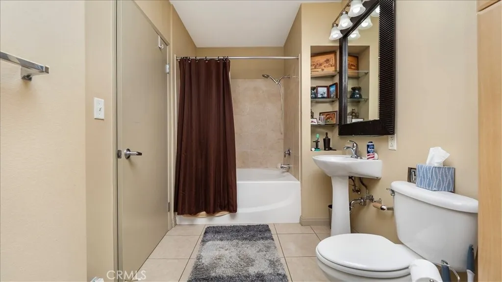 Long Beach, California 90802, United States, 2 Bedrooms Bedrooms, ,2 BathroomsBathrooms,Residential,Active,225474