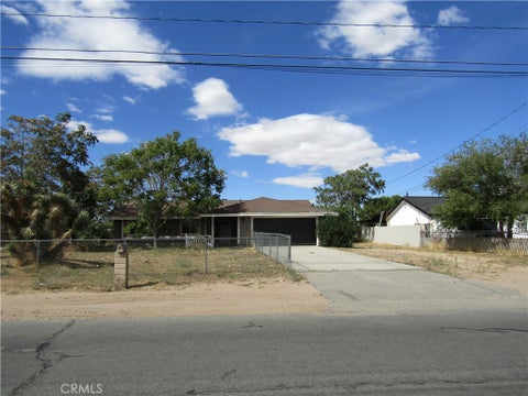 Photo of 9282 Hickory AVE, Hesperia, CA 92345 (MLS # IV26212419)
