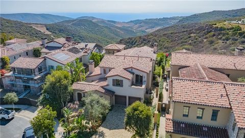 Photo of 4 Star Catcher, Newport Coast, CA 92657 (MLS # OC25237085)