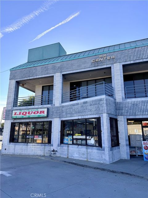 Photo of 1701 Burbank Blvd Blvd #204, Burbank, CA 91506 (MLS # GD25260233)