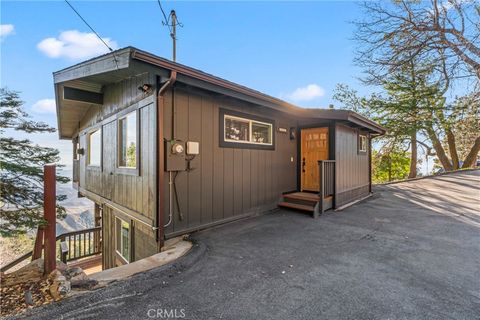 Photo of 31537 Old City Creek Rd, Running Springs, CA 92382 (MLS # DW25280092)