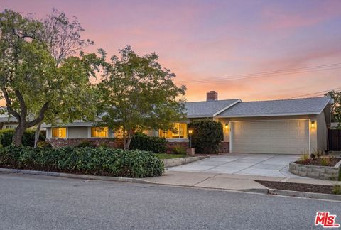 Photo of 139 Devia Drive, Newbury Park, CA 91320 (MLS # 26801491)