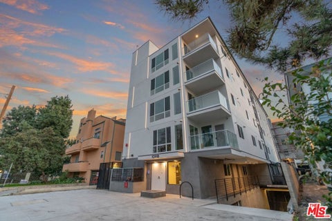 Photo of 10918 Camarillo Street #303, North Hollywood, CA 91602 (MLS # 26998789)
