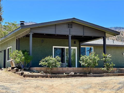 Photo of 625 Tamarack Road, Pinon Hills, CA 92372 (MLS # PW26101677)
