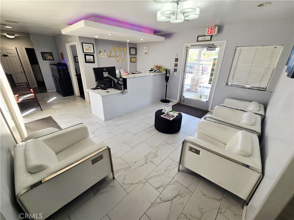 4648 Riverside