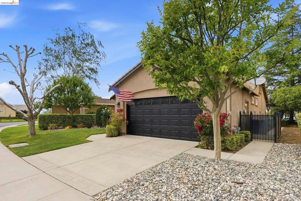 Photo of 427 Stephens Dr, Brentwood, CA 94513 (MLS # 41130771)