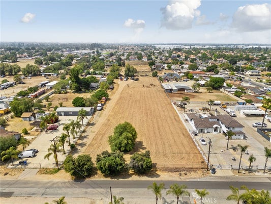 18438 HAWTHORNE AVE, BLOOMINGTON, CA 92316 - Image 0de40b0d535fcfab0ea3bcde129b2c76/4011919309